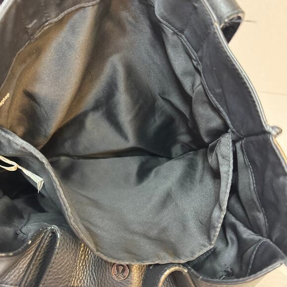 lululemon Now and Always Large Expandable Crossbody Tote - Picture 9 of 15